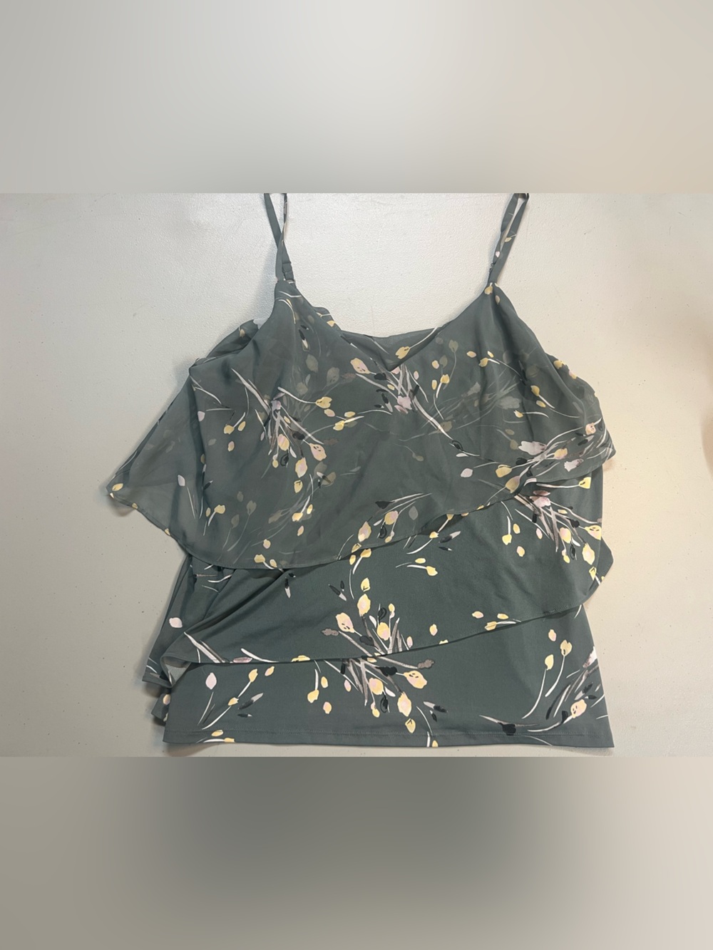 White House Black Market Floral Asymmetrical Blouse Women’s Large Green Tank Top